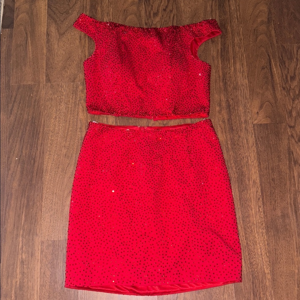 SHERRI HILL TWO PIECE FORMAL SET IN RED size 10
DRESS 50701 - Picture 3 of 11
